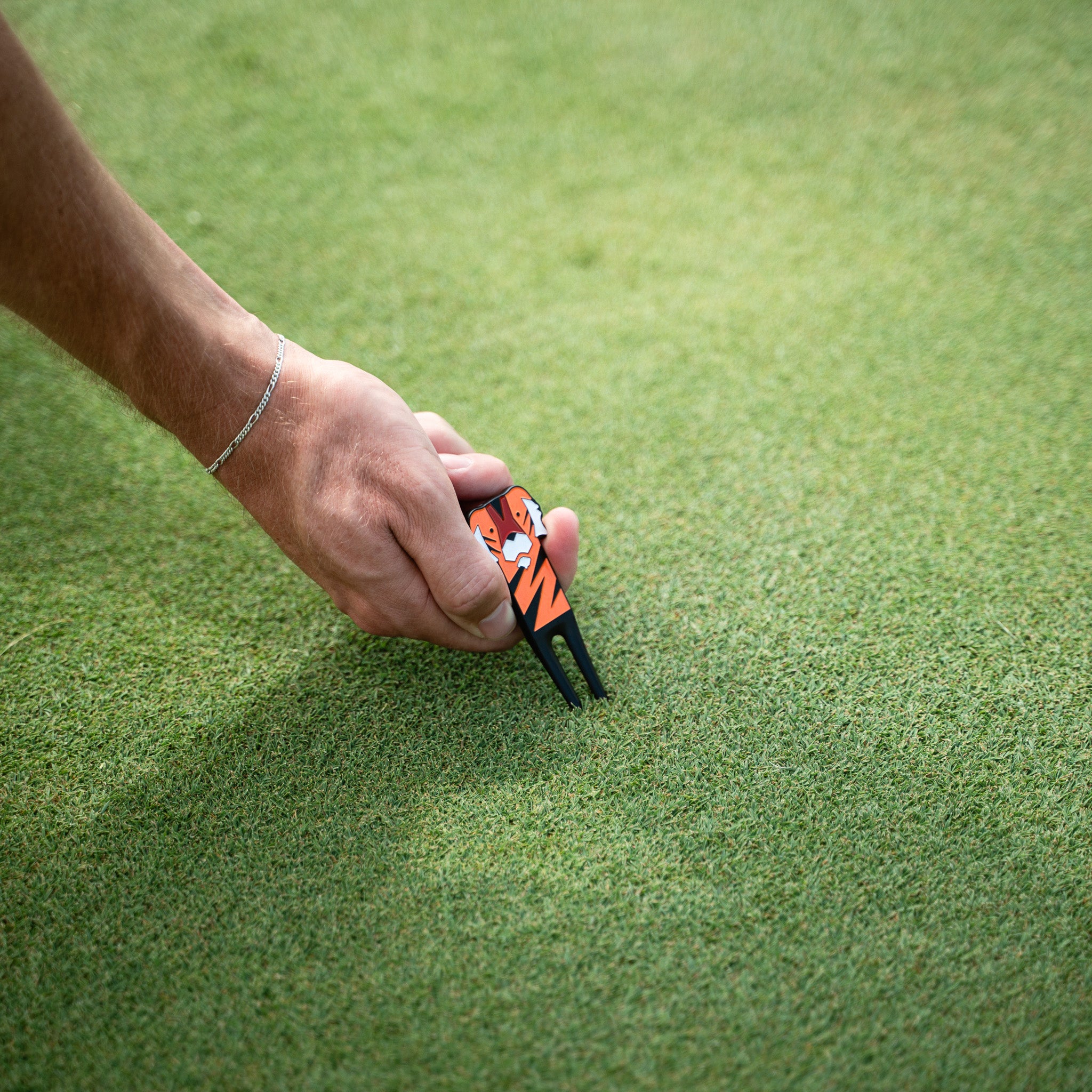 Tiger Divot Repair Tool